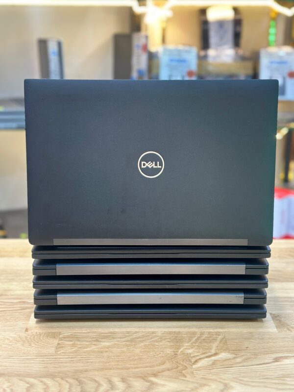Rear view of Dell Latitude 7490 showing lid and hinge design