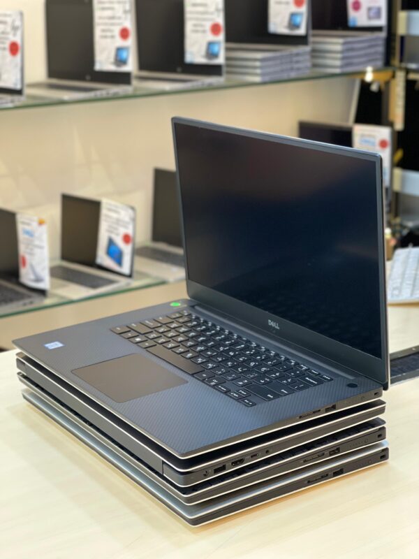 Left side view of Dell Precision 5530 with ventilation and additional ports