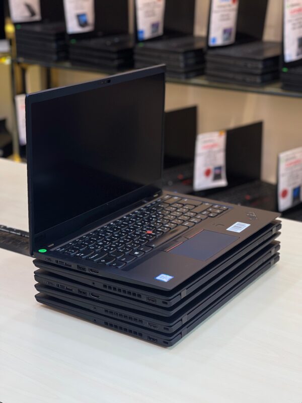 Right side view of Lenovo ThinkPad X1 Carbon G6 showing slim profile and ports